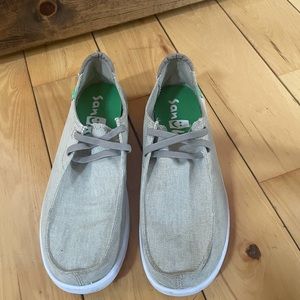 Sanuk men’s  shoes . Barely worn. Color is more like a linen color .